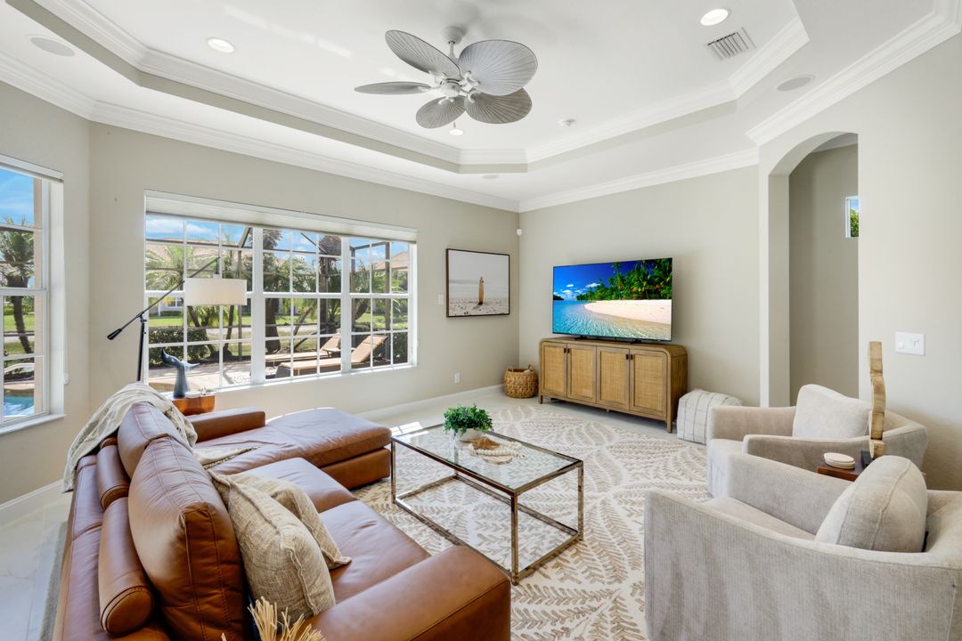 8810 Spinner Cove Ln, Naples, FL 34120