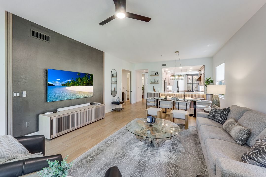 4700 Yacht Harbor Dr #611, Naples, FL 34112