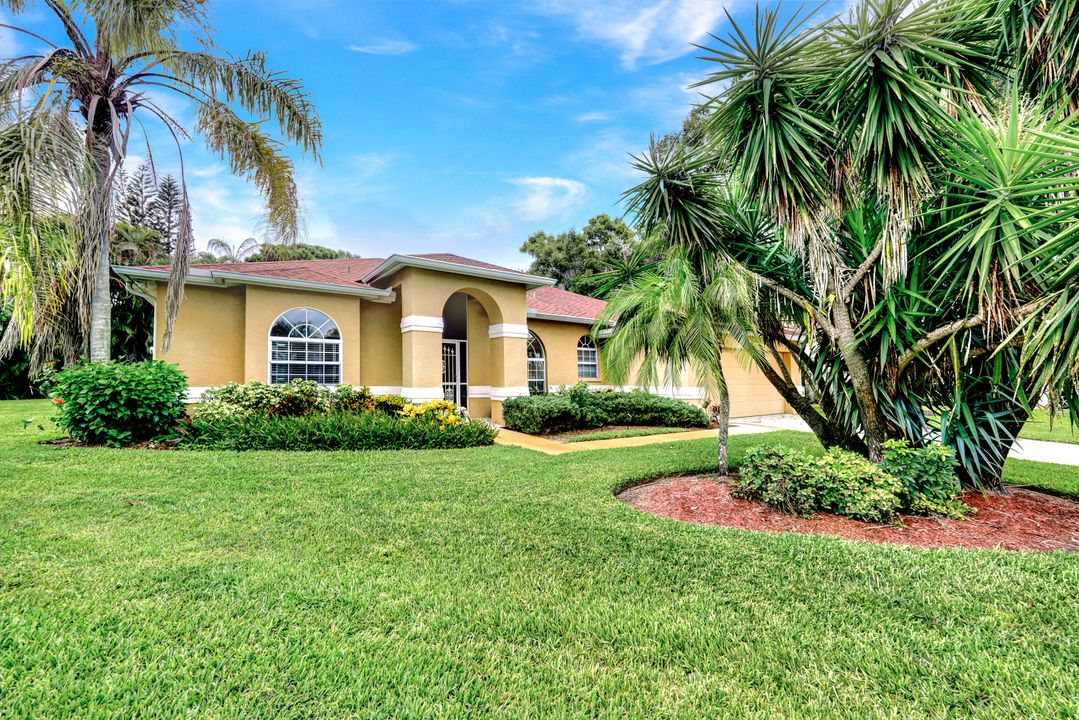 707 Teton Ct, Naples, FL 34104