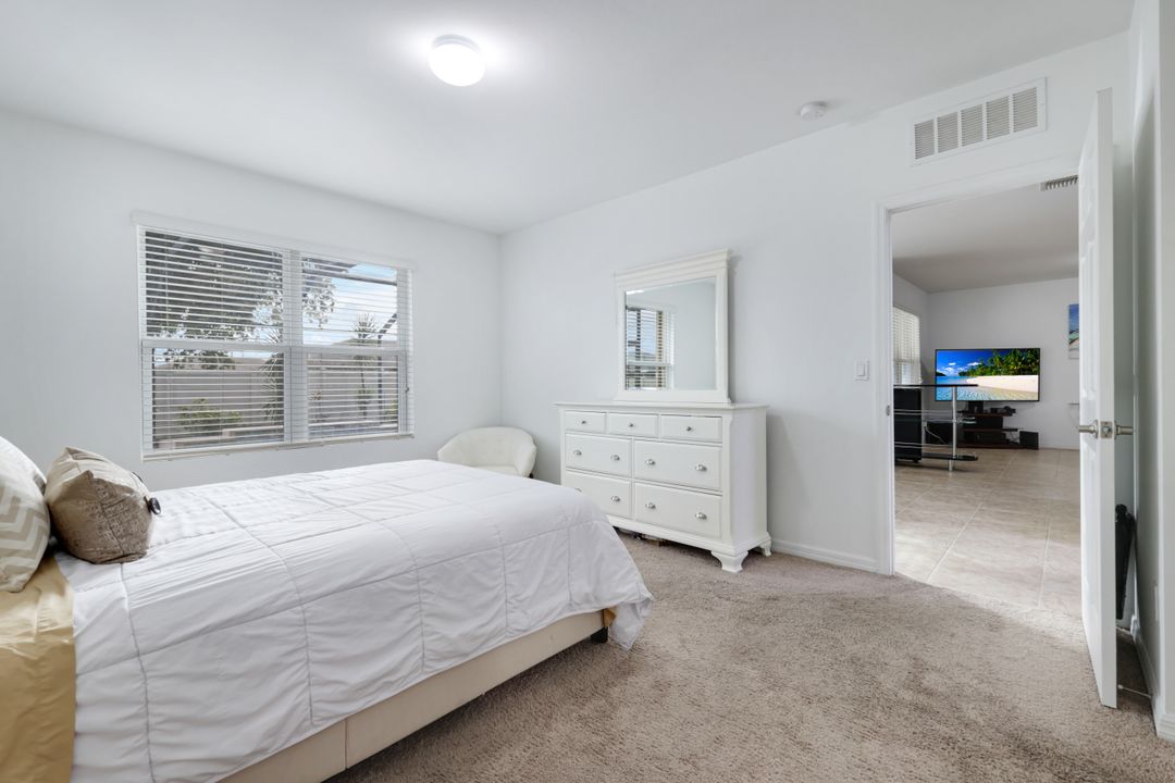 1323 SW 9th Ave, Cape Coral, FL 33991