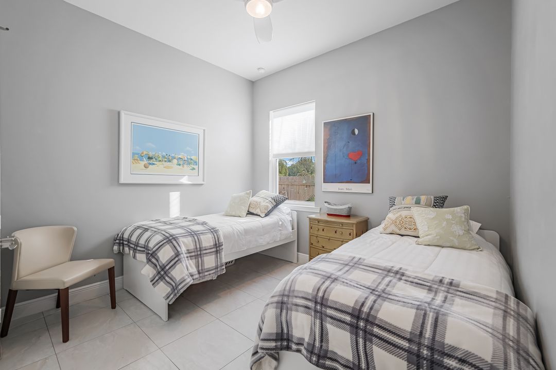 838 95th Ave N, Naples, FL 34108