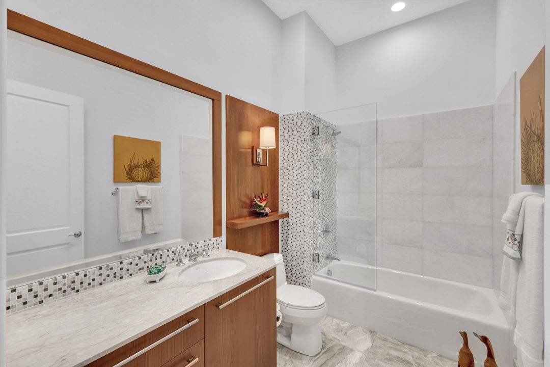 13675 Vanderbilt Dr #210, Naples, FL 34110