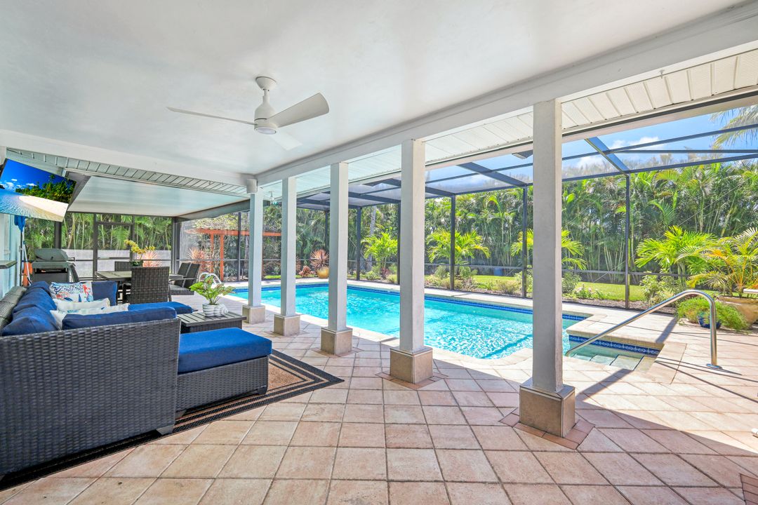 832 97th Ave N, Naples, FL 34108