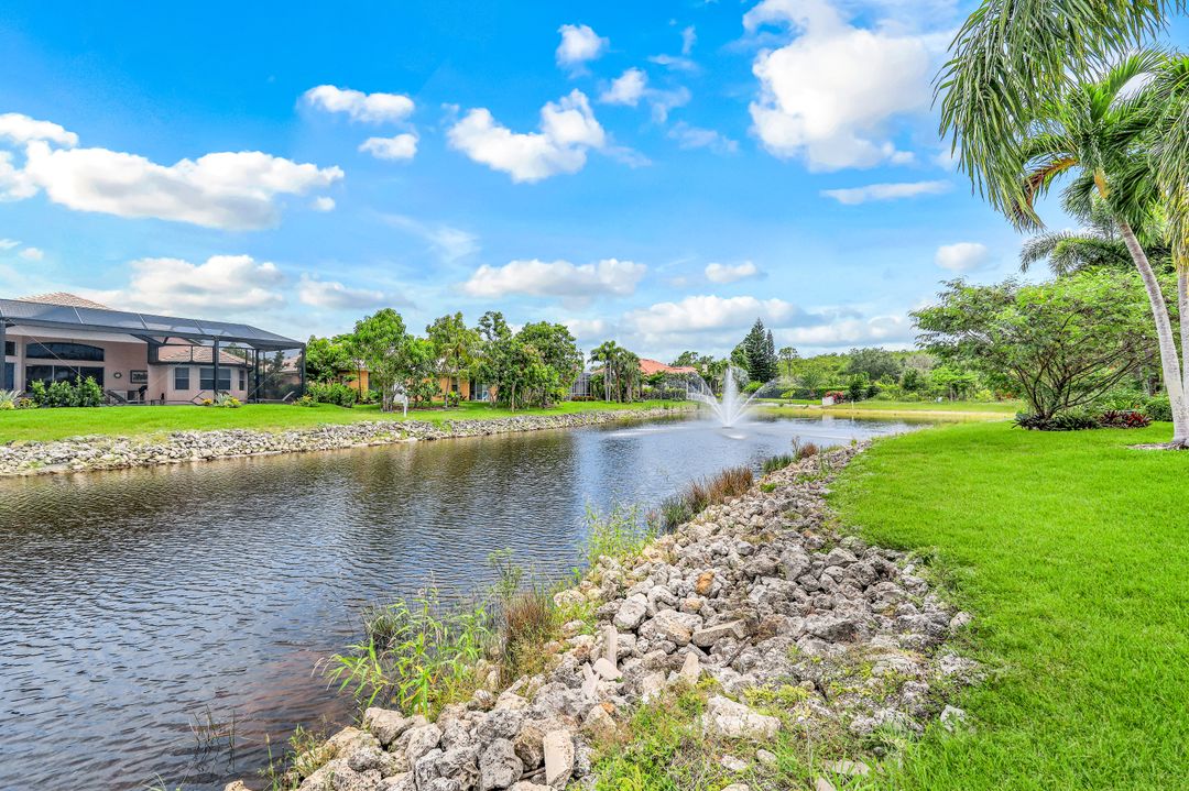 1343 Old Oak Ln, Naples, FL 34110