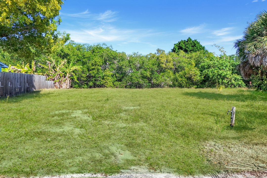 59 River Ct, Naples, FL 34110