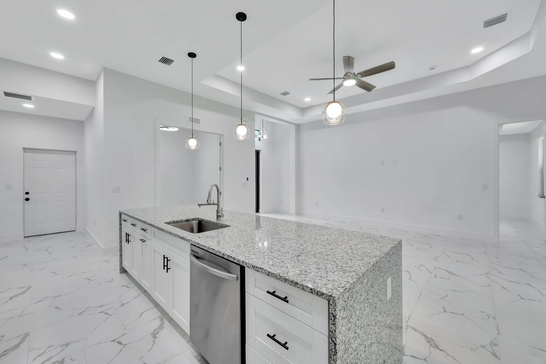 2407 Jetridge St, Alva, FL 33920
