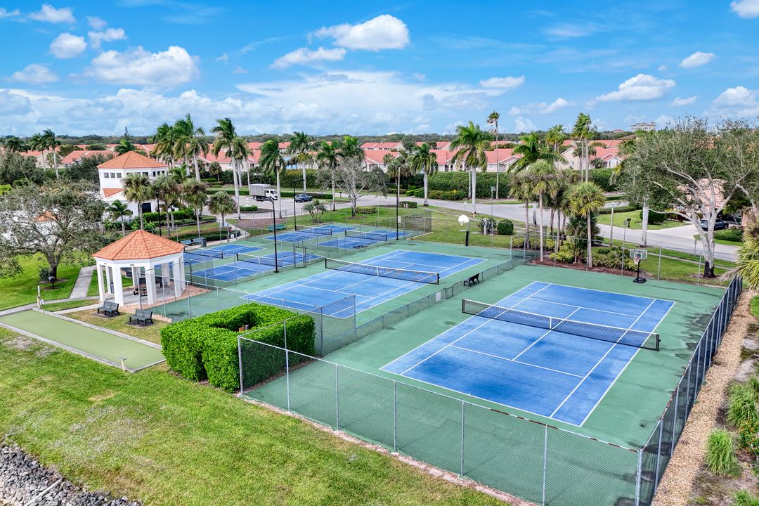 7818 Emerald Cir #103, Naples, FL 34109