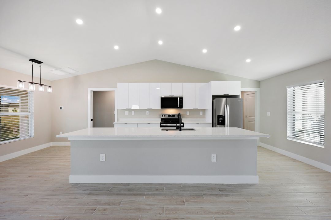 2013 NW 20th Terrace, Cape Coral, FL 33993