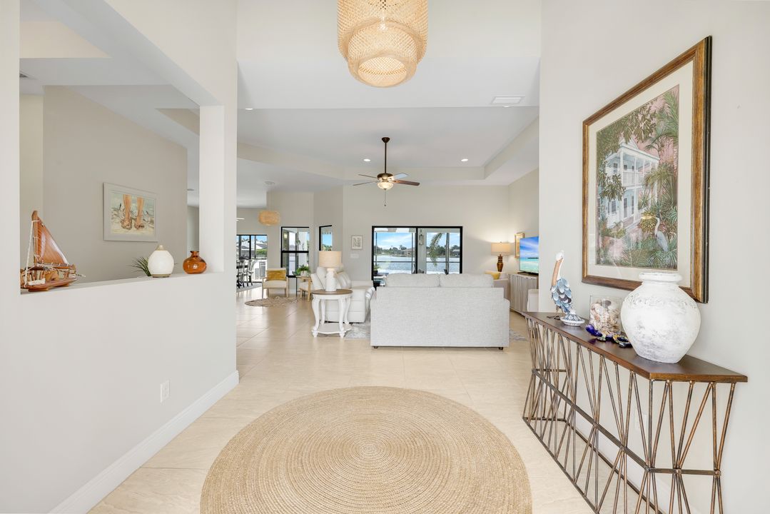 401 NE 19th Pl, Cape Coral, FL 33909