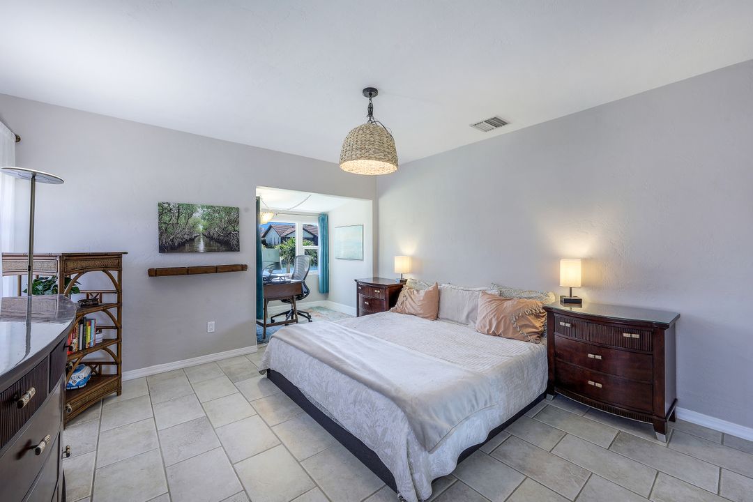 811 Wintergreen Ct, Marco Island, FL 34145