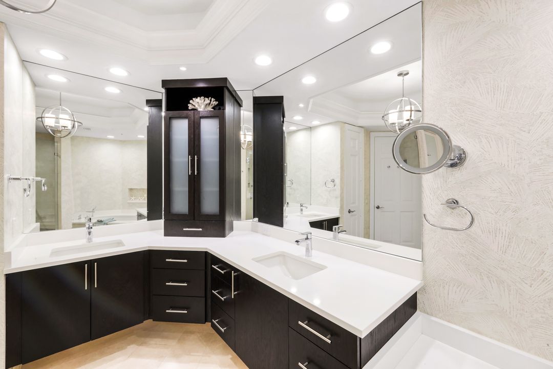 295 Grande Way #304, Naples, FL 34110