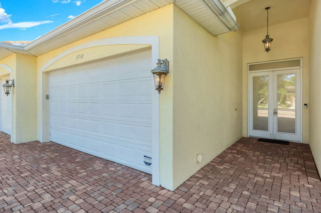 13760 Willow Bridge Dr, North Fort Myers, FL 33903
