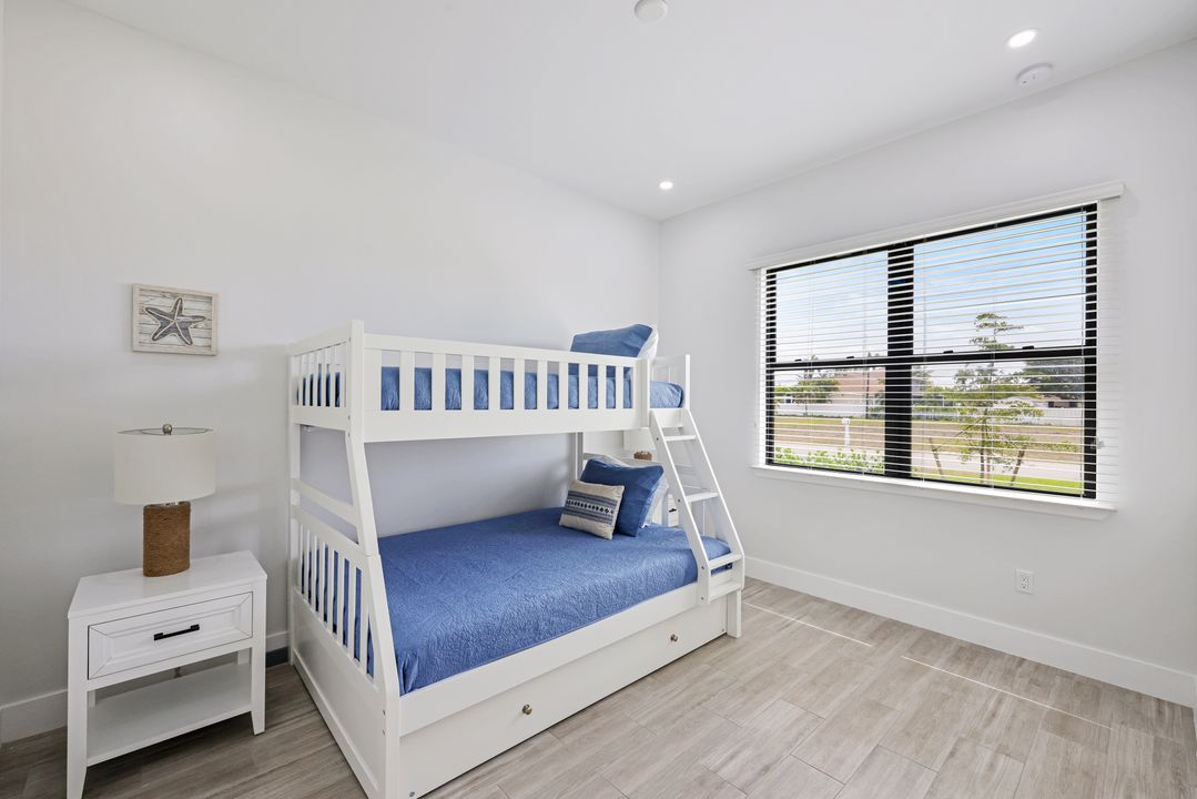 27 2nd St, Bonita Springs, FL 34134