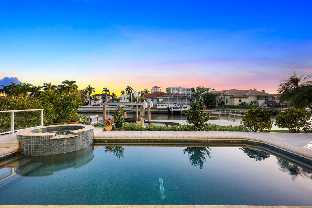 464 Oak Ave, Naples, FL 34108