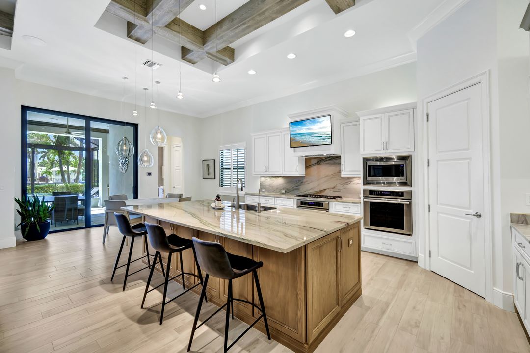 17429 Via Lugano Ct, Miromar Lakes, FL 33913