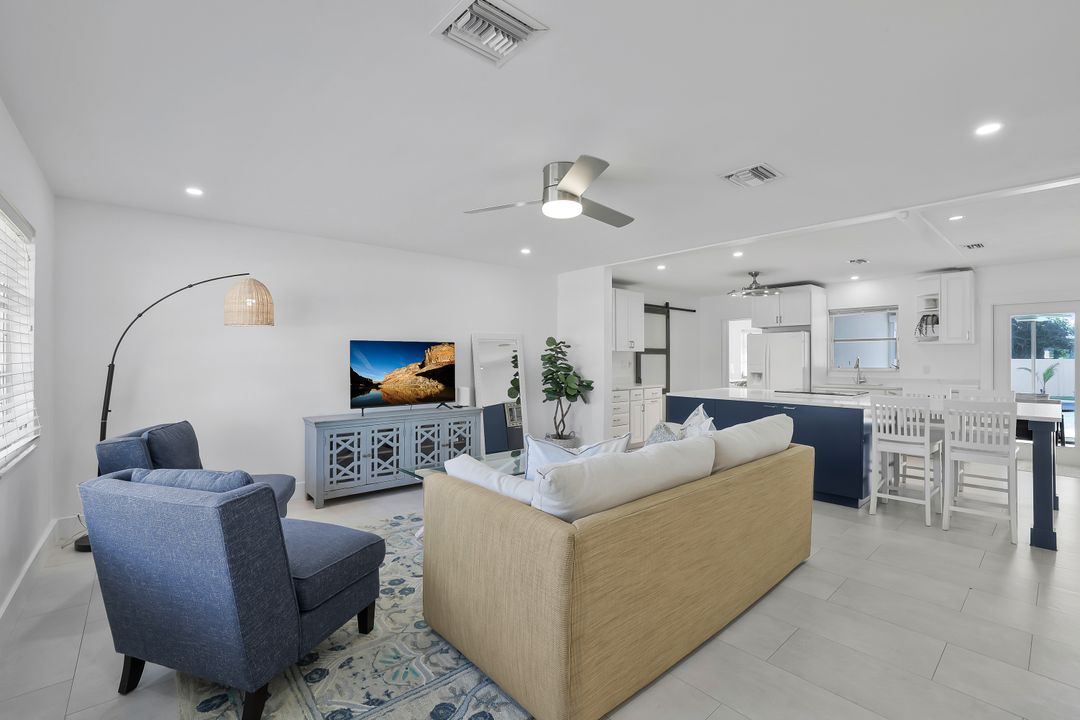 854 101st Ave N, Naples, FL 34108