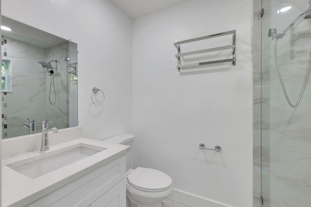 939 Bluebird St, Naples, FL 34104