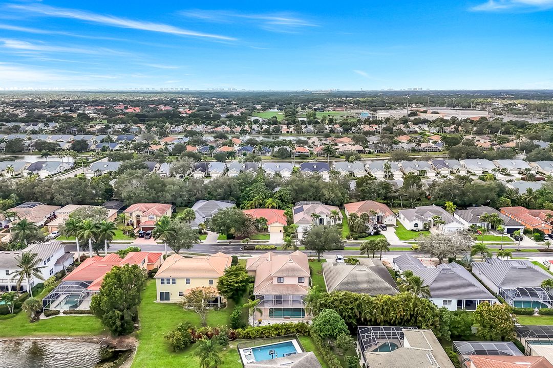 8493 Laurel Lakes Blvd, Naples, FL 34119