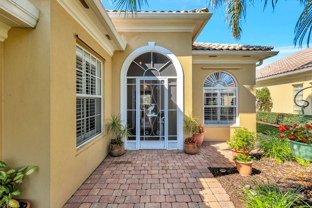 2914 Gilford Way, Naples, FL 34119