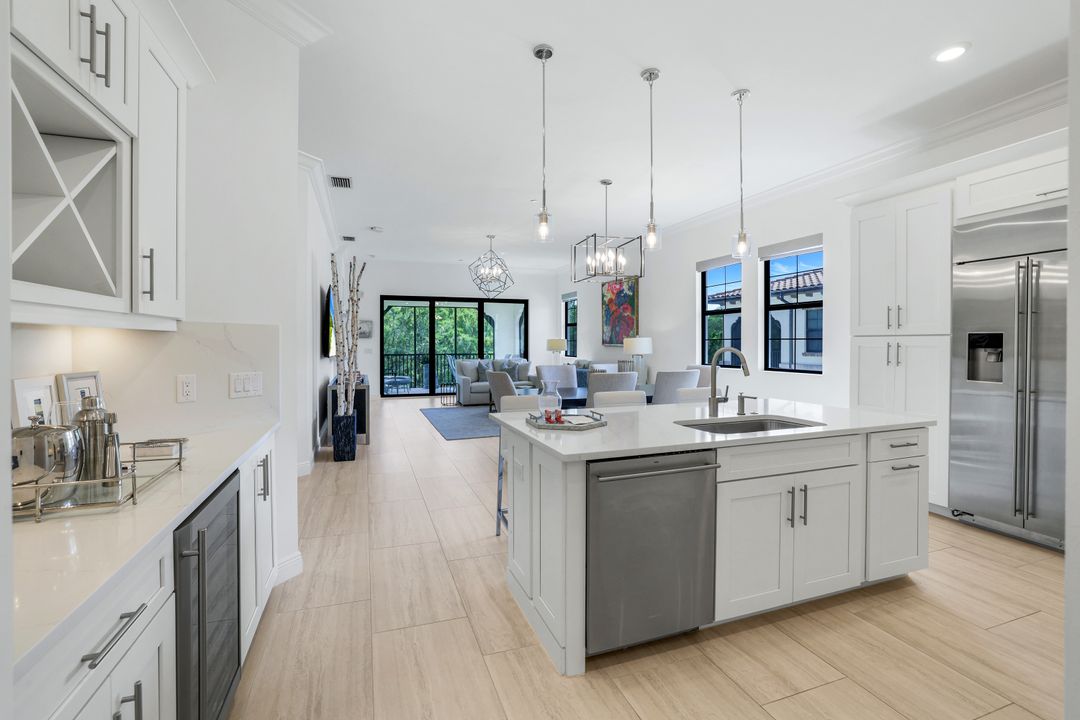 16374 Viansa Wy #302, Naples, FL 34110