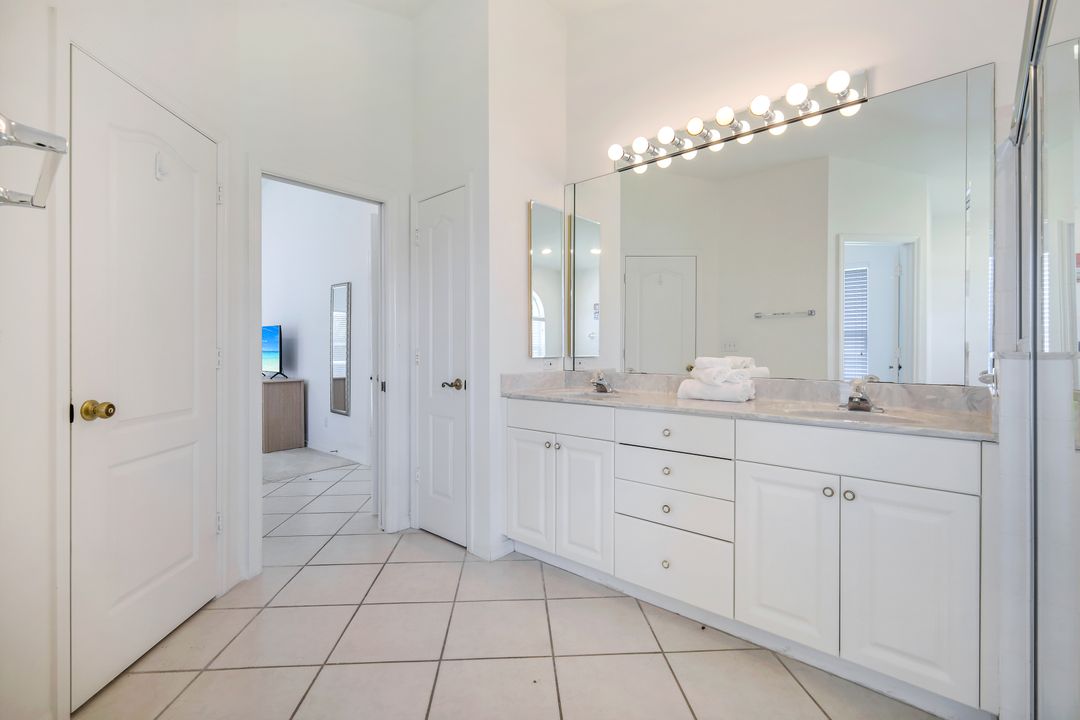 5110 Brixton Ct, Naples, FL 34104