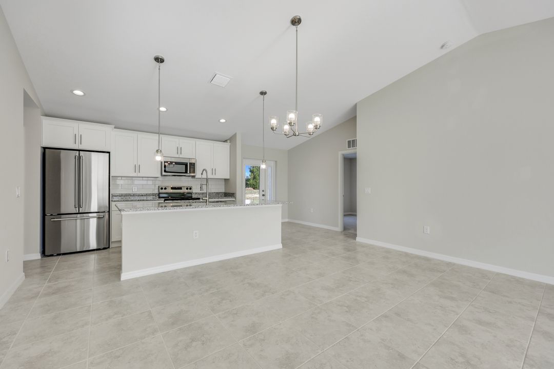 2121 NW 2nd Ave, Cape Coral, FL 33993
