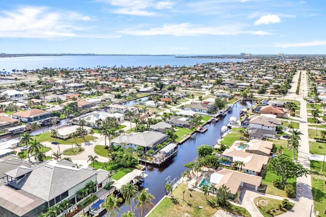 1135 Lorraine Ct, Cape Coral, FL 33904