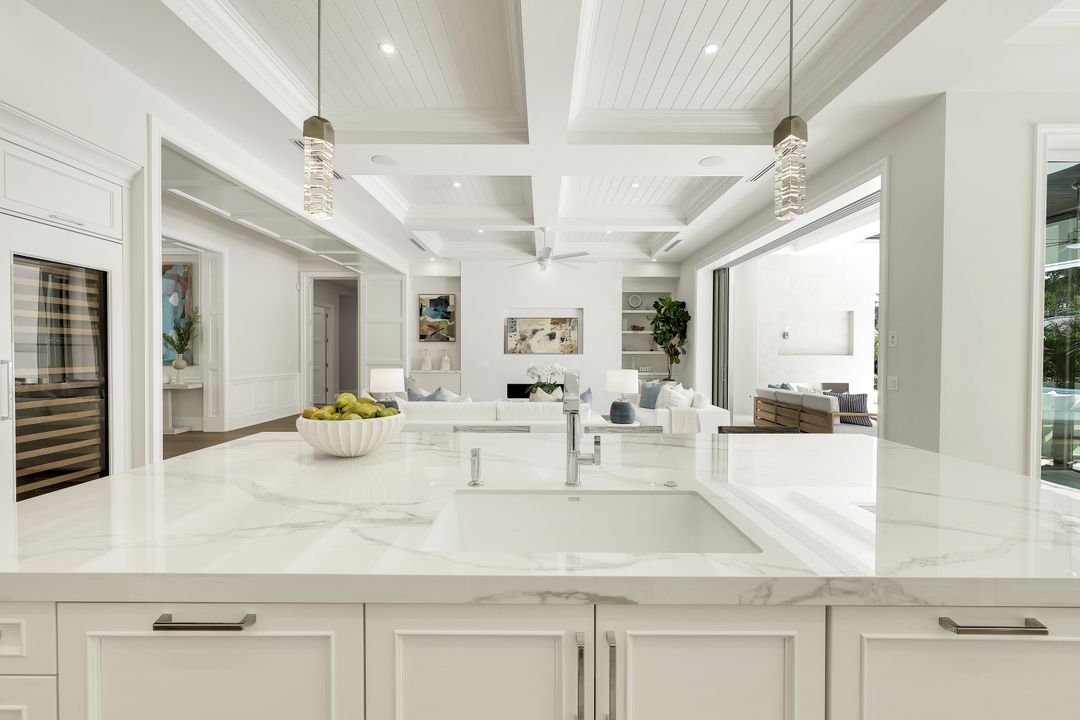 726 Riviera Dr, Naples, FL 34103