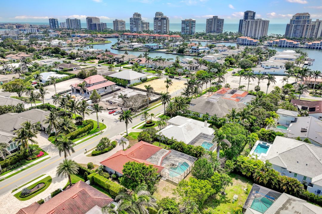 529 Neapolitan Way, Naples, FL 34103