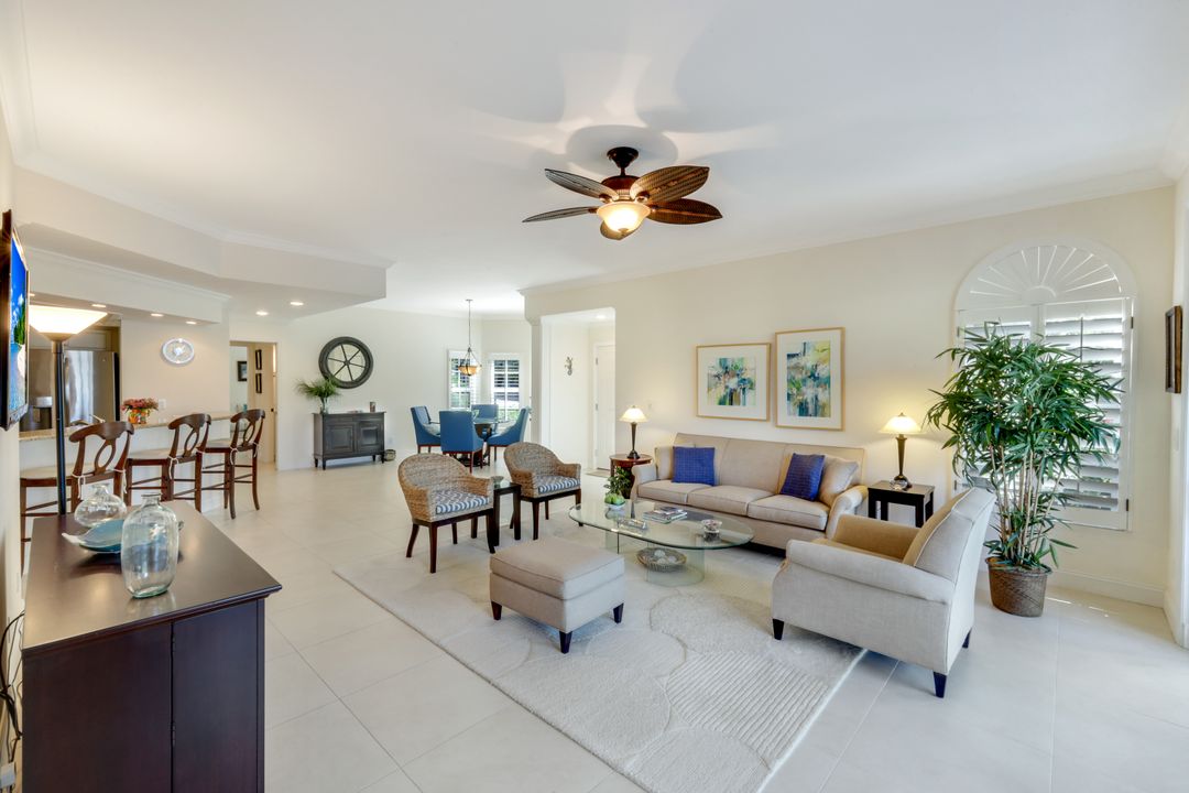 8453 Abbington Cir #811, Naples, FL 34108