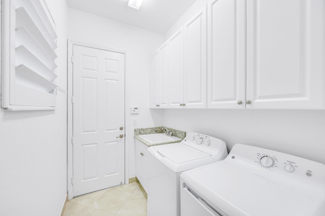 13670 Mandarin Cir, Naples, FL 34109