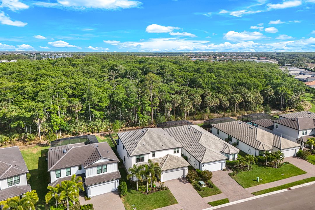 10427 Ventana Ln, Naples, FL 34120