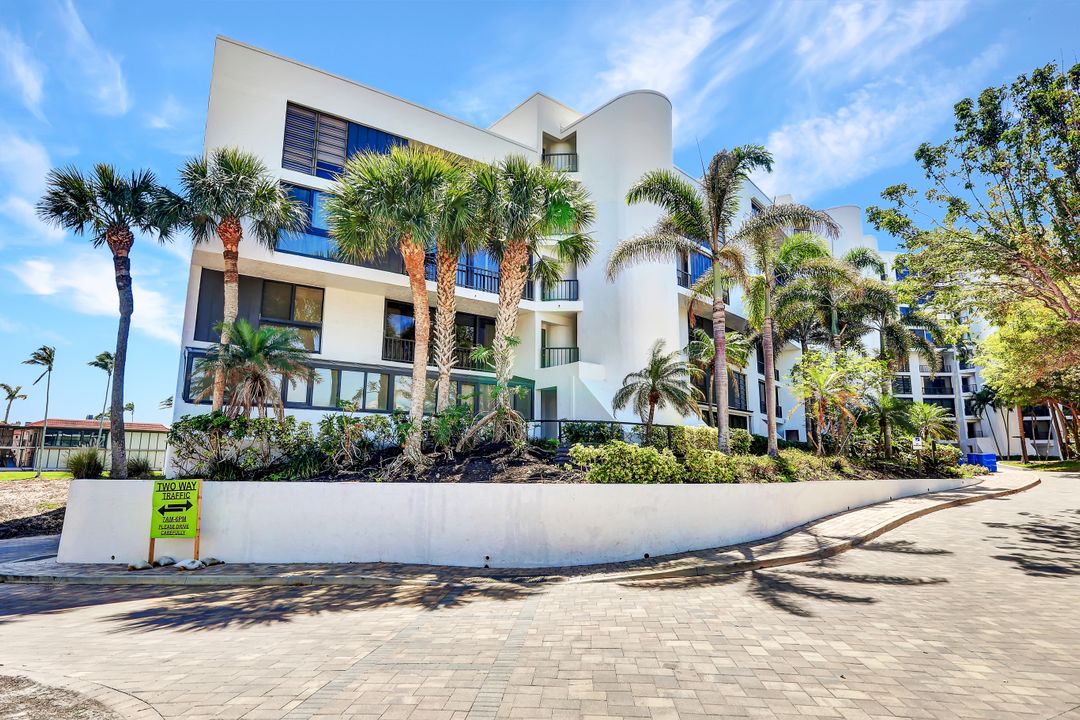 2302 Gulf Shore Blvd N, Naples, FL 34103