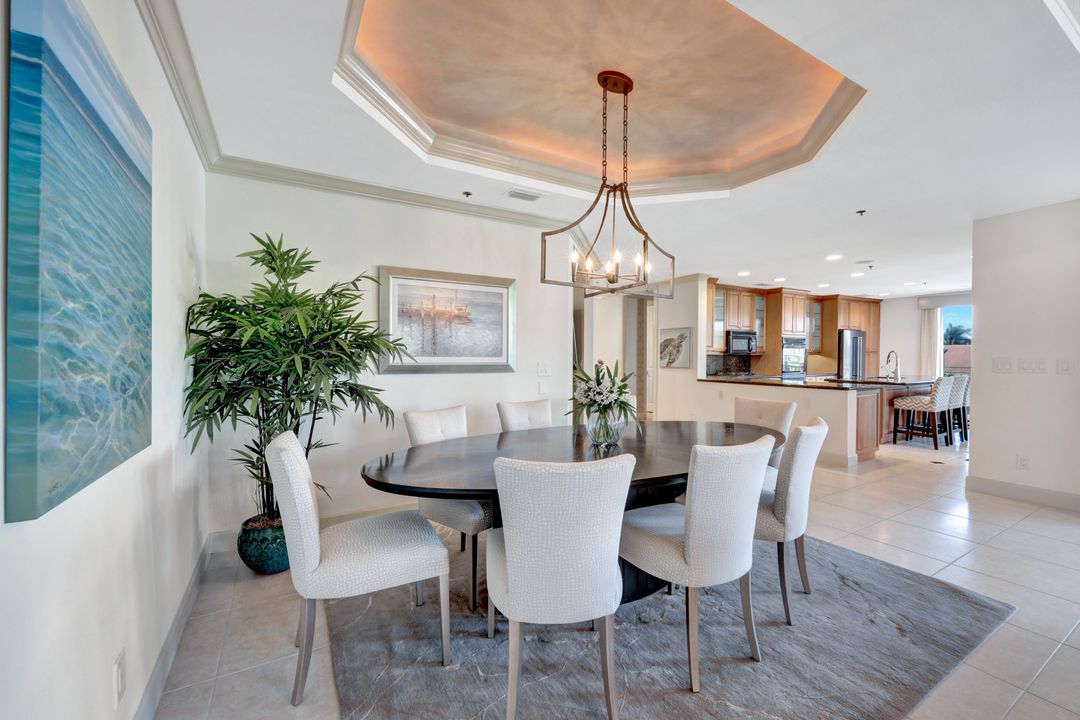 1006 5th St S, Naples, FL 34102