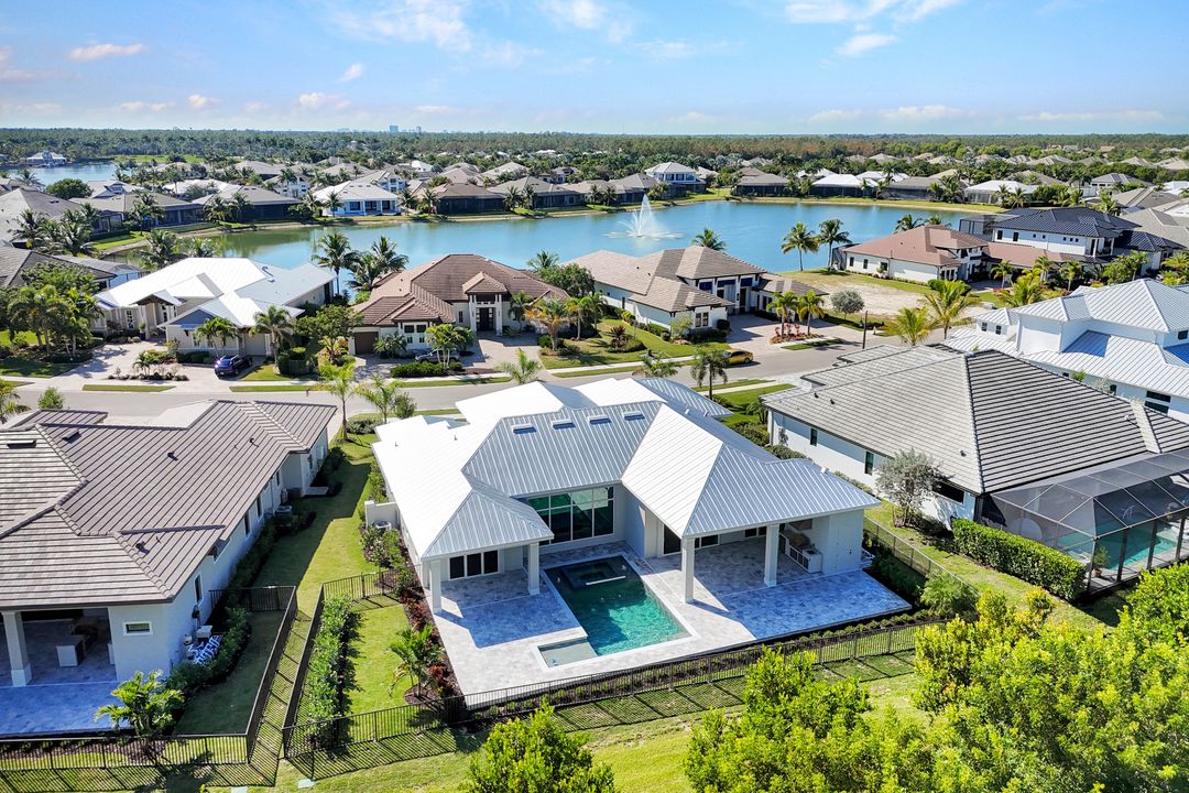 14286 Charthouse Cir, Naples, FL 34114