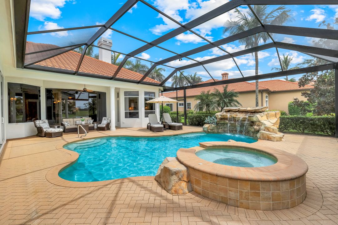 7511 Hogan Ct, Naples, FL 34113