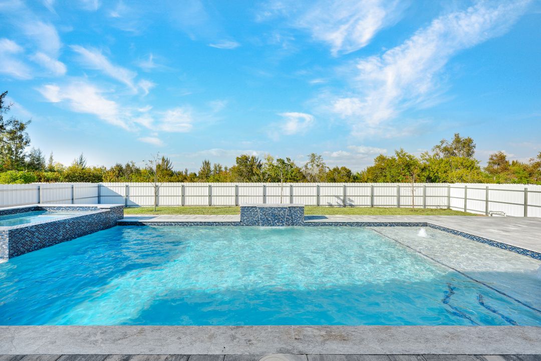 2917 NW 27th St, Cape Coral, FL 33993