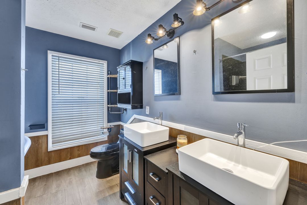 279 Leawood Cir, Naples, FL 34104