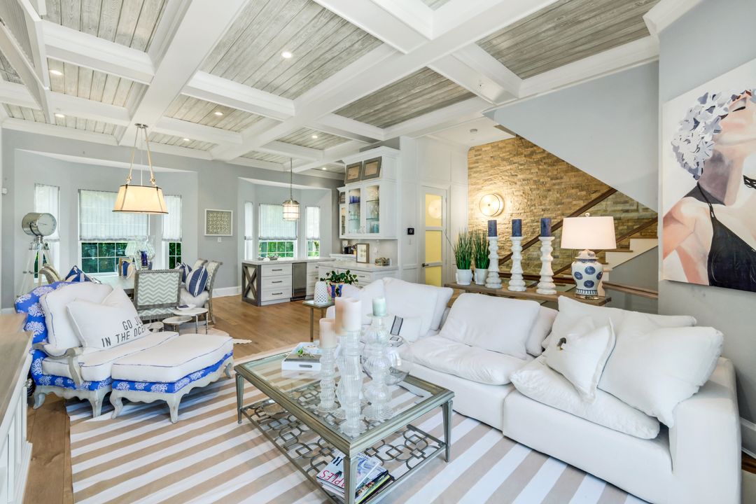 510 2nd St S, Naples, FL 34102