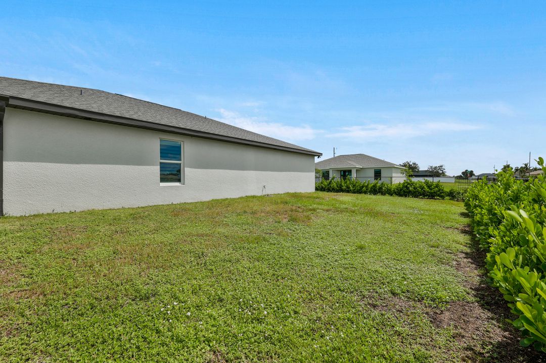 2003 NE 6th Ave, Cape Coral, FL 33909