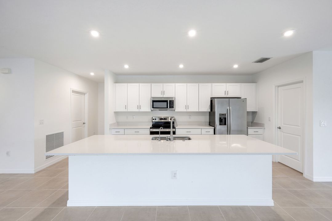 2714 SW 3rd Ln, Cape Coral, FL 33991