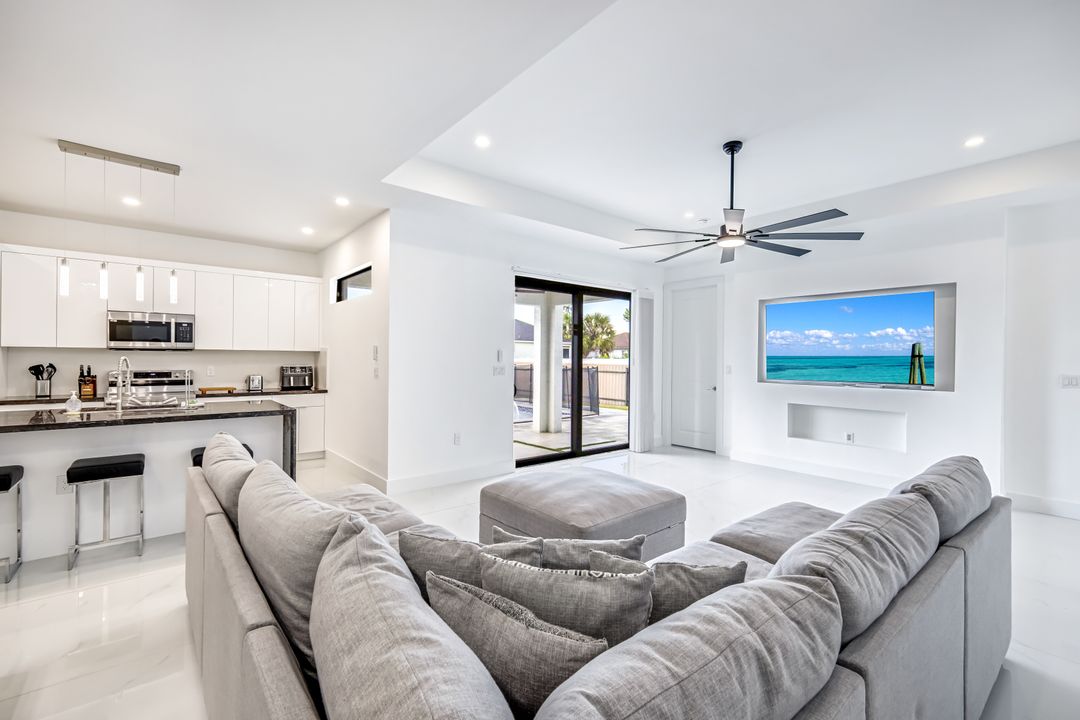 502 SW 25th Pl, Cape Coral, FL 33991