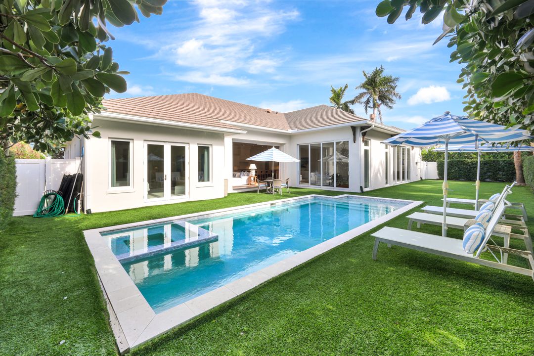 680 Wedge Dr, Naples, FL 34103