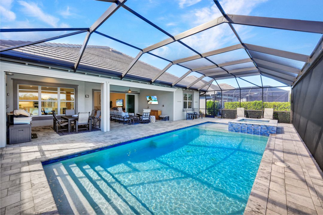 6161 Megans Bay Dr, Naples, FL 34112