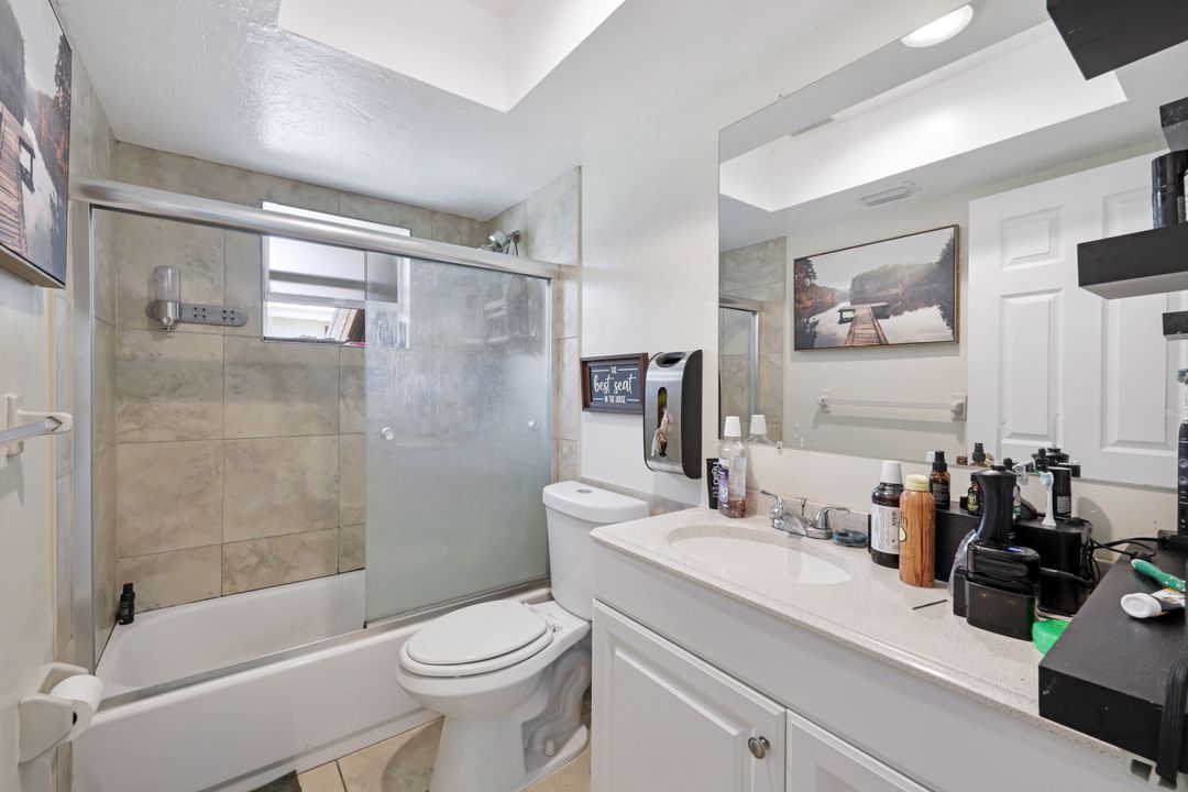 913 SE 13th St  #913/915, Cape Coral, FL 33990