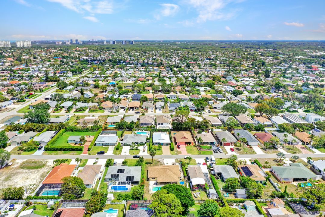 736 96th Ave N, Naples, FL 34108