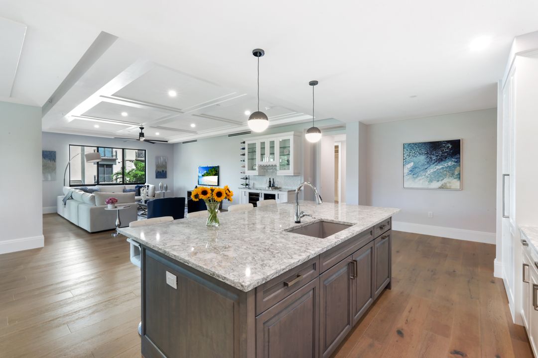 1130 3rd Ave S #207, Naples, FL 34102