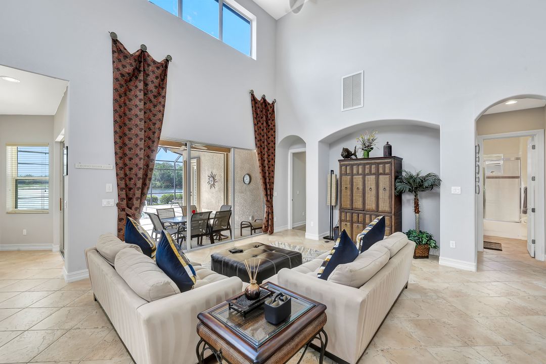 6172 Dogleg Dr, Naples, FL 34113