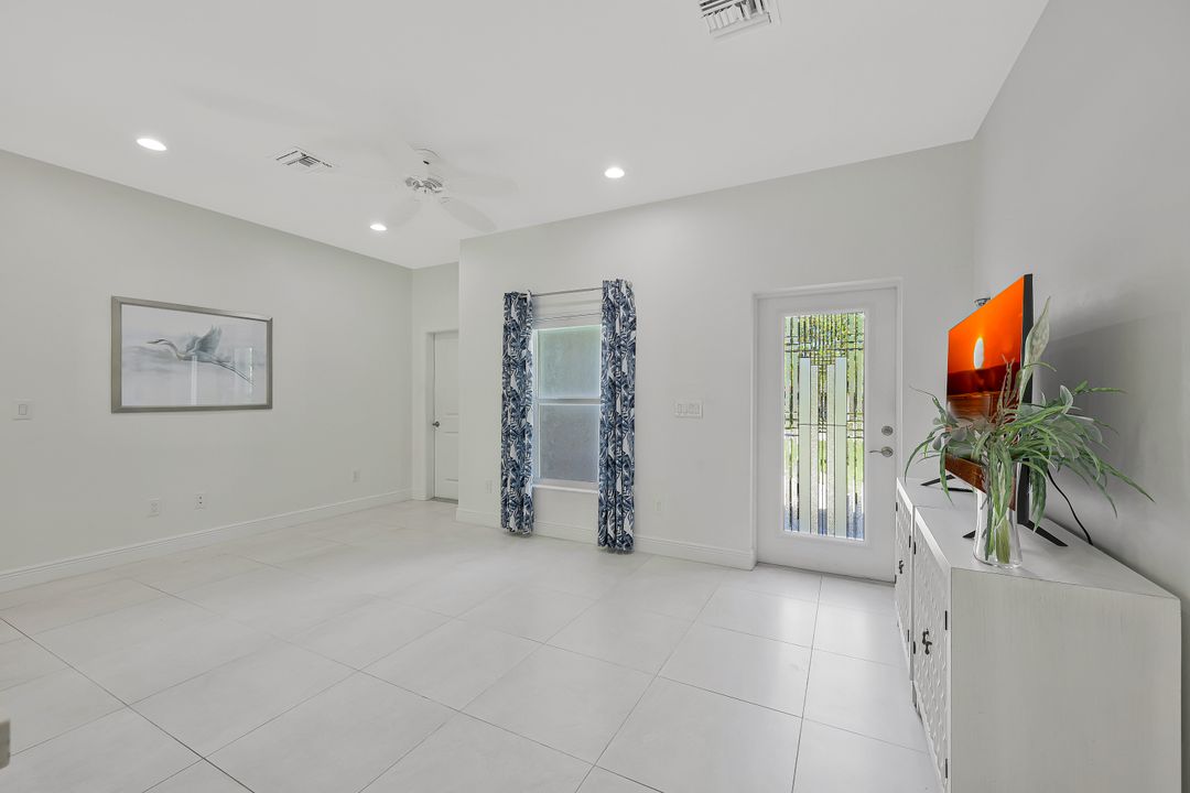 3892 14th St N, Naples, FL 34103
