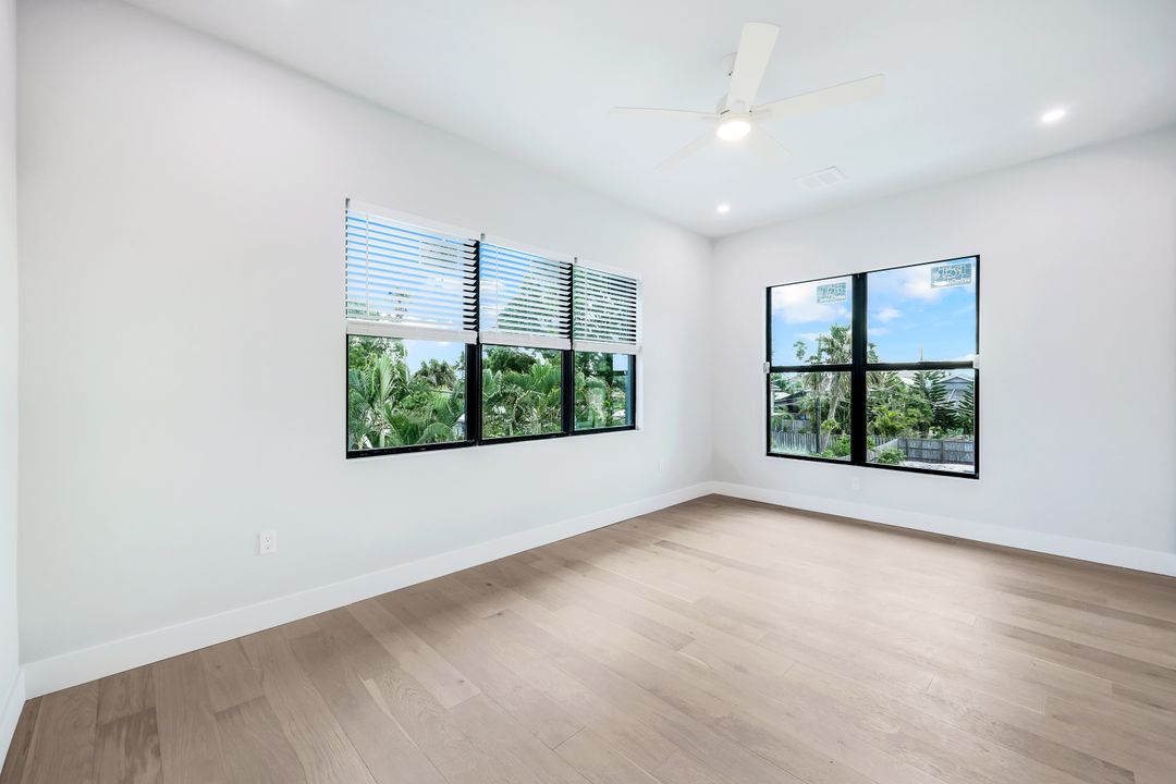 524 103rd Ave N, Naples, FL 34108